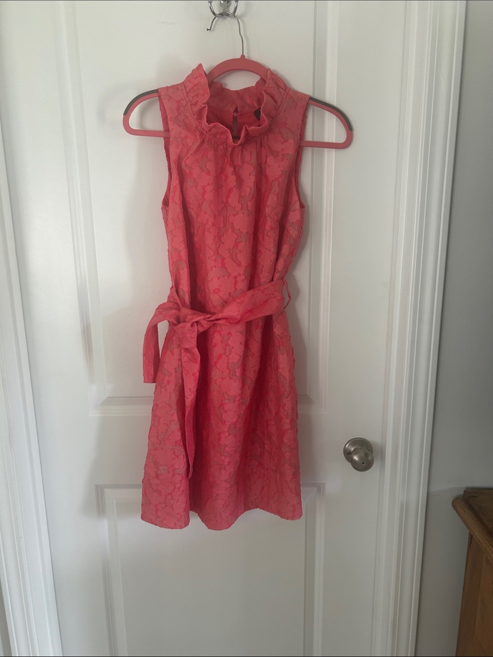 Sleeveless Coral Lace Midi Dress with Ruffled Collar and Waist Sash